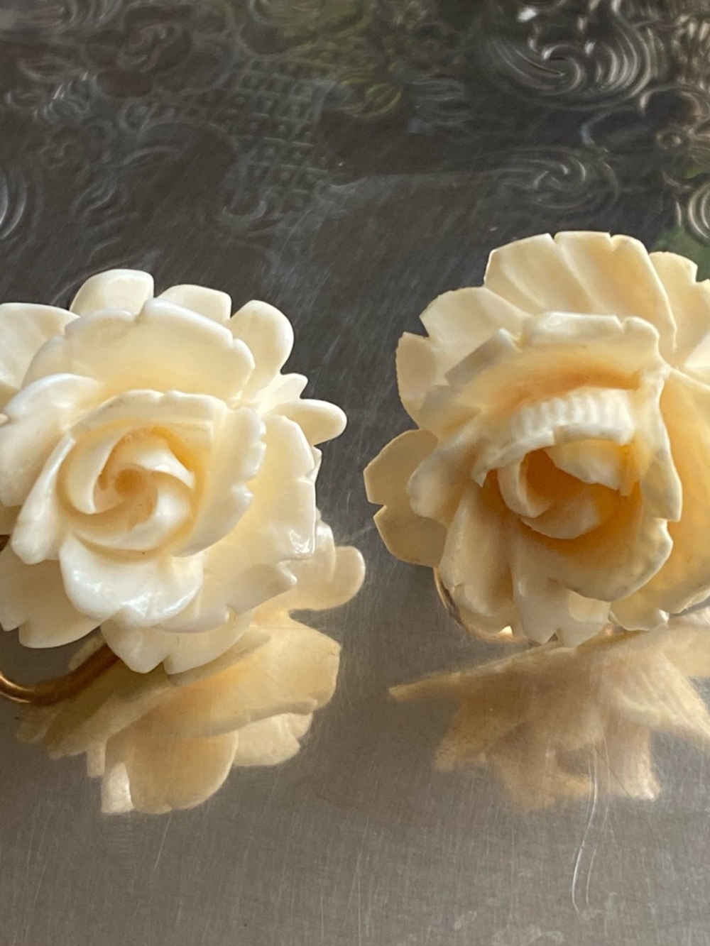 Vintage Carved Floral Screw On Earrings 1/20 12K Gold Filled
